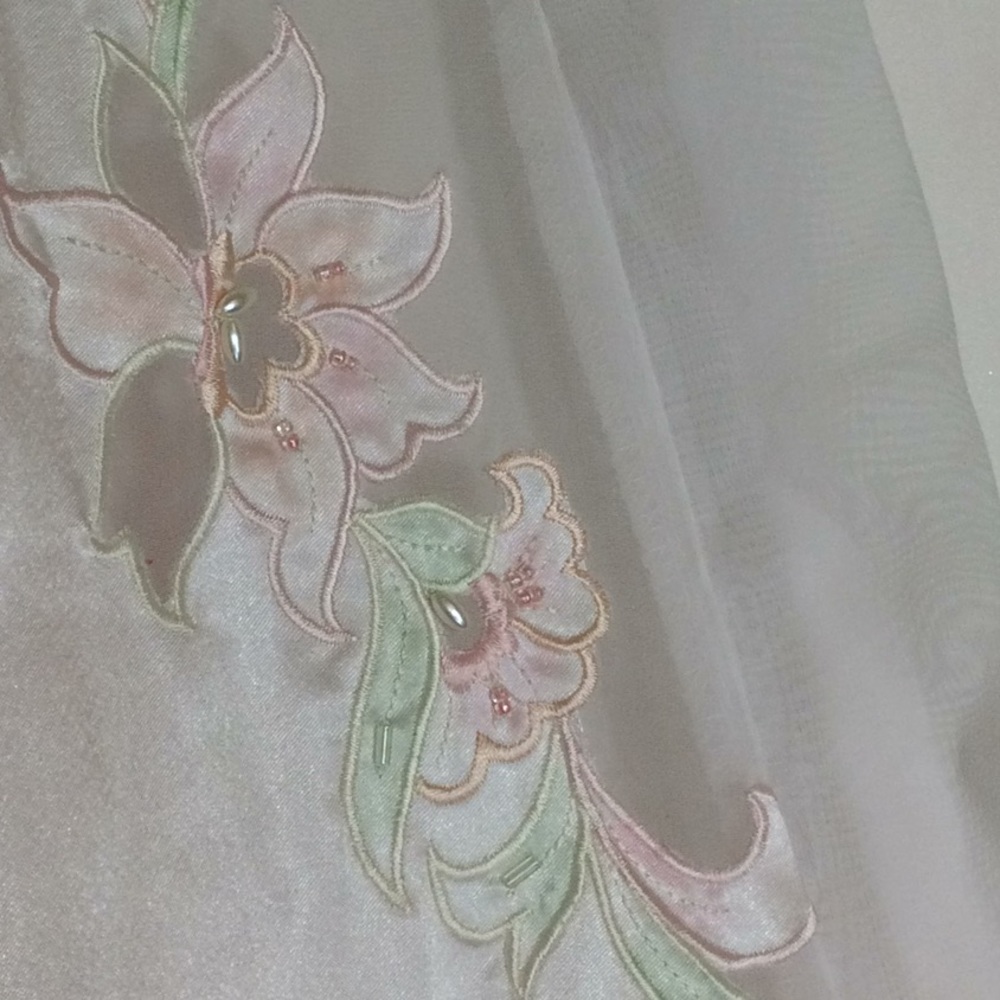 Etienne Pink Satiny Robe - Picture 3 of 8